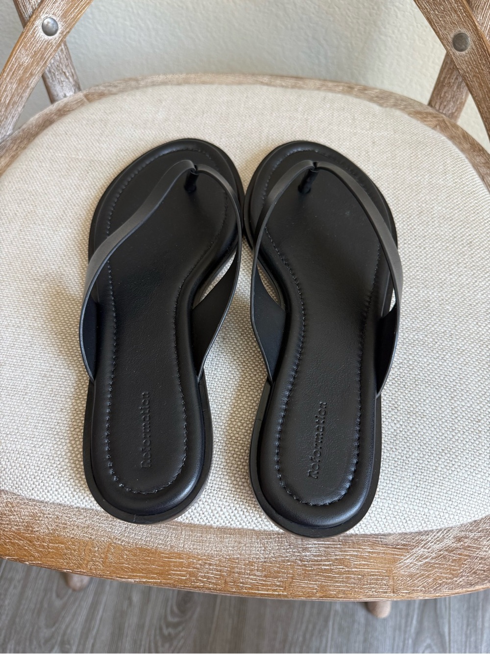 Reformation Jessie Thong Sandal black - Picture 2 of 4